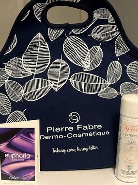 Pierre Fabre Navy Cosmetic Tote with White Leaf Print 2set in 1 price